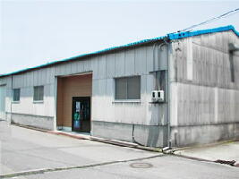 岐阜県の仏壇店、外観は簡素です